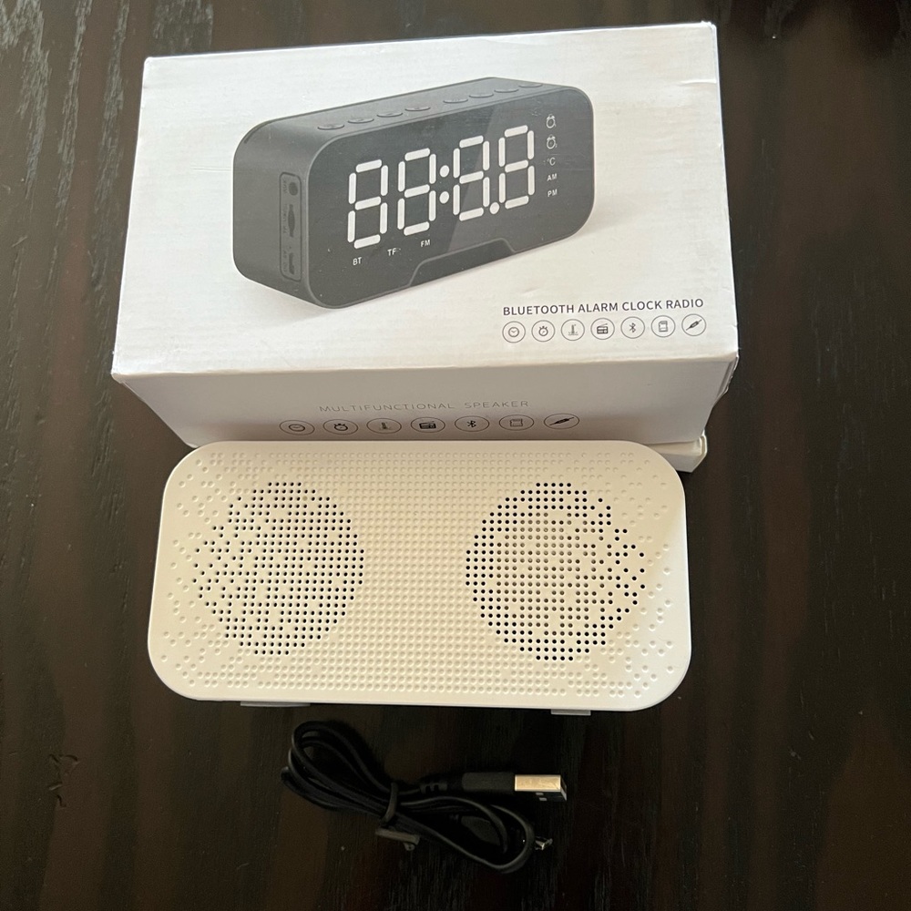 BLUETOOTH SPEAKER WITH FM RADIO